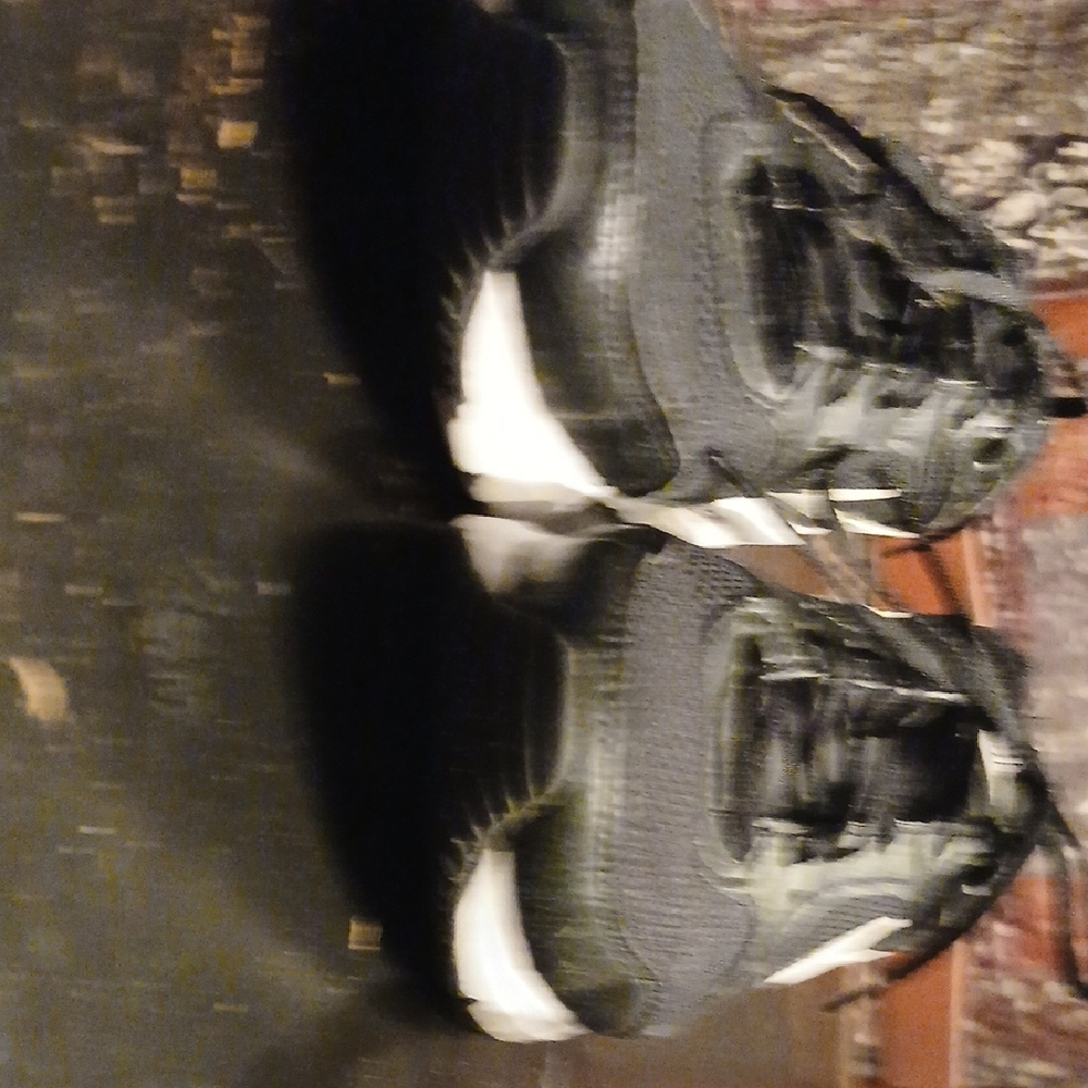 Nike Womens Black and White Athletic Sneakers - Picture 6 of 8